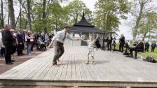 Dans vid paviljongen