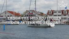 Sjöklar kustakademis instruktionsfilm att lägga till med segelbåt
